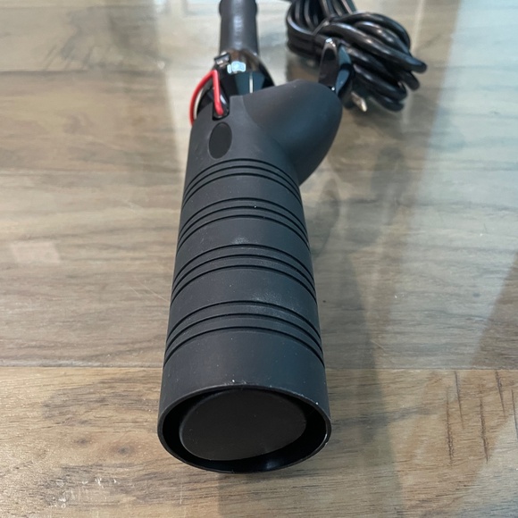 Excellent Condition Ceramic Curling Iron with Protective Cover - Picture 6 of 11